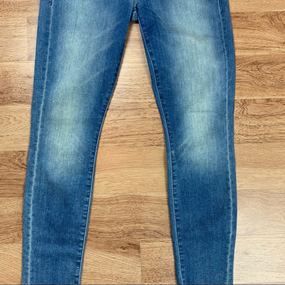 MOTHER The Looker Ankle Fray Jeans in Bird of Paradise Wash - Picture 4 of 13